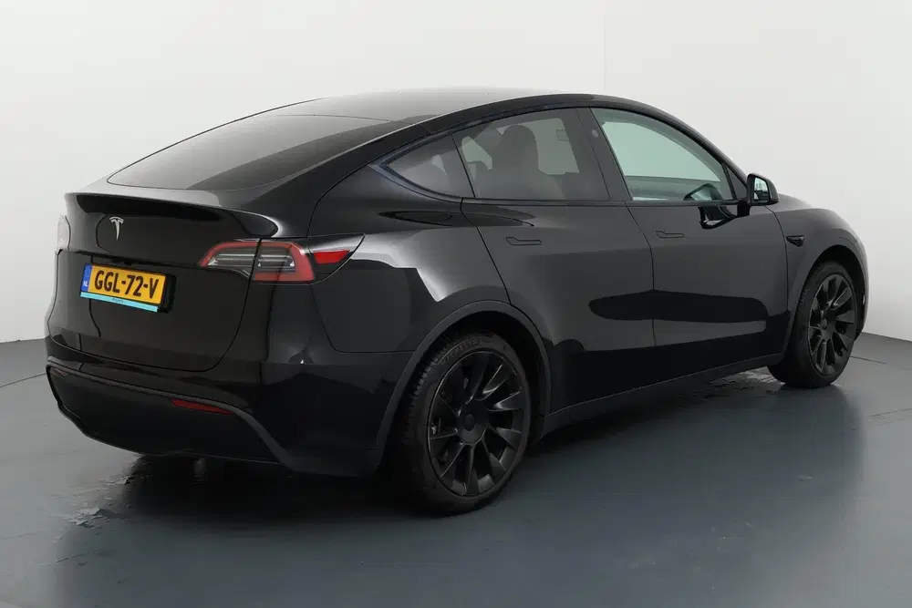 Tesla Model Y RWD 58 kWh Stijlvol en stil onderweg met v uit 2024, foto 6