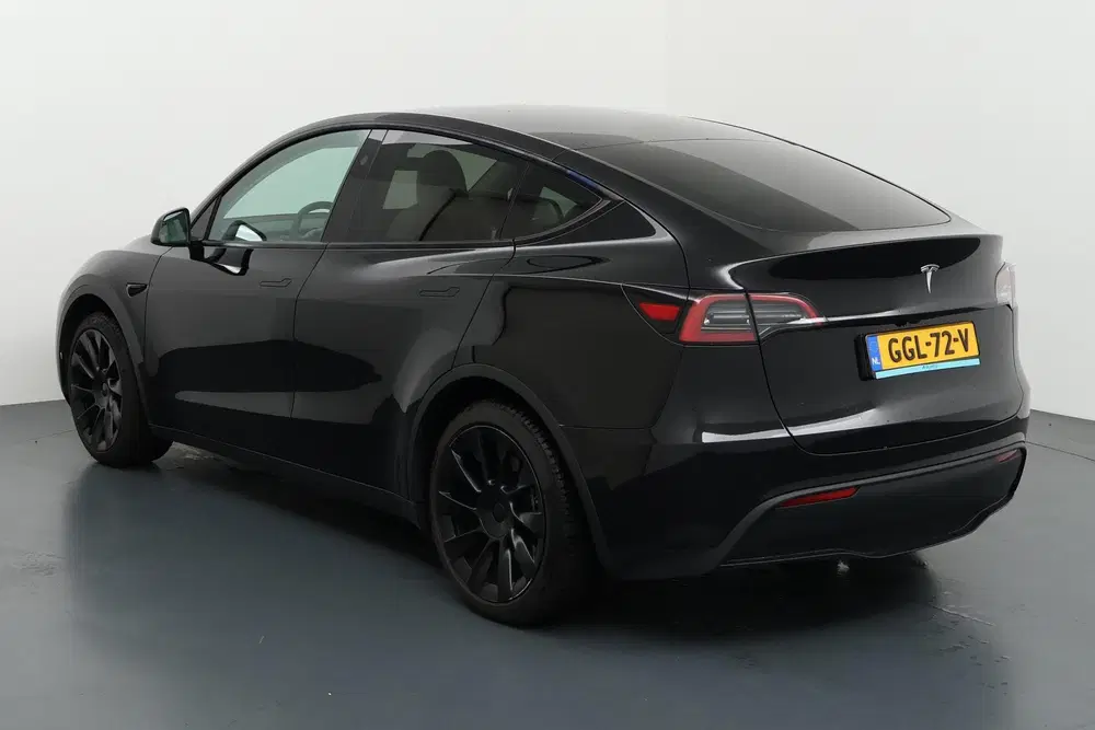 Tesla Model Y RWD 58 kWh Stijlvol en stil onderweg met v uit 2024, foto 7