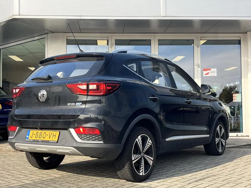 MG ZS EV Luxury 45 kWh SOH 90% PANO+LEDER+CARPLA uit 2020, foto 4