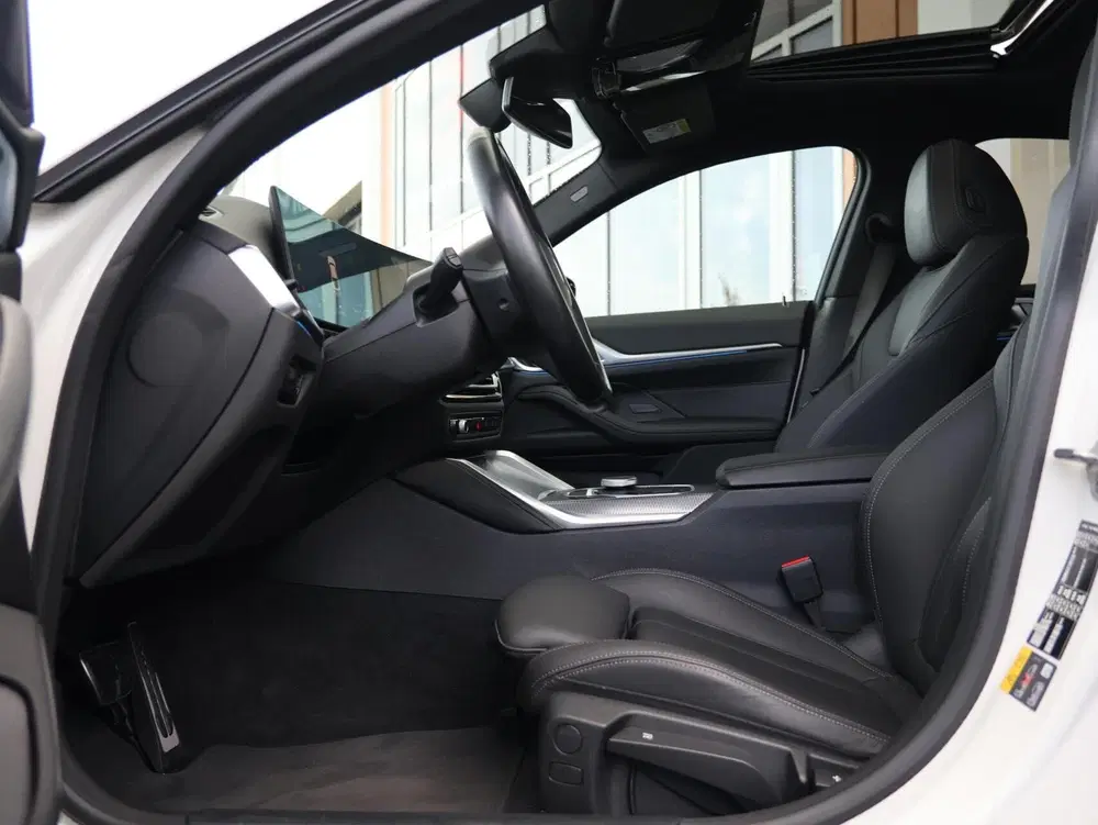 BMW i4 eDrive35 High Executive M Sport uit 2023, foto 5