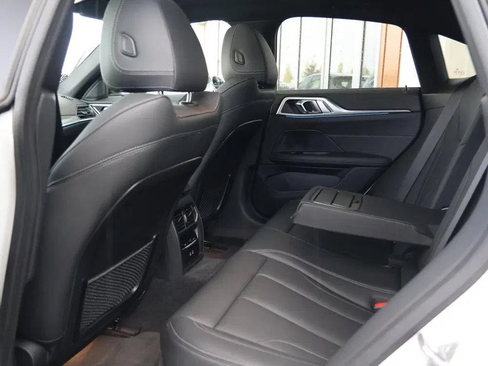 BMW i4 eDrive35 High Executive M Sport uit 2023, foto 7