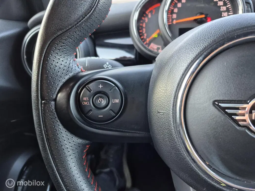 Mini Cooper 1.5 Cooper JCW Pakket uit 2019, foto 13