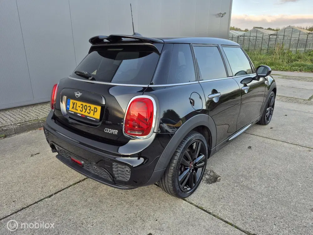 Mini Cooper 1.5 Cooper JCW Pakket uit 2019, foto 2