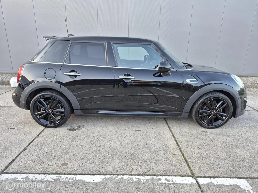 Mini Cooper 1.5 Cooper JCW Pakket uit 2019, foto 3