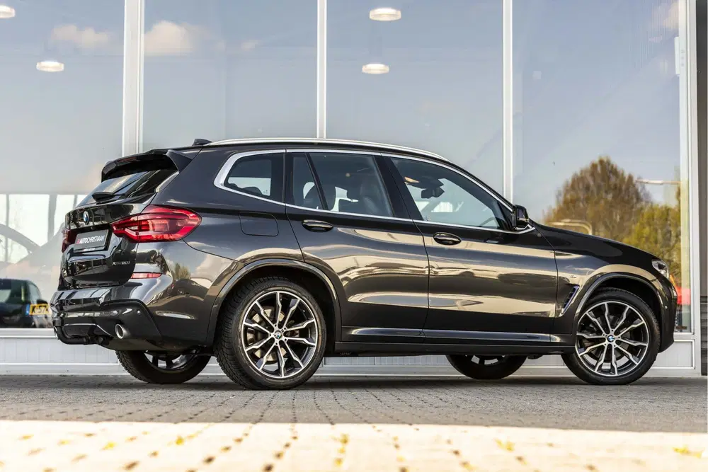 BMW X3 xDrive20i High Executive M-Sport uit 2019, foto 2