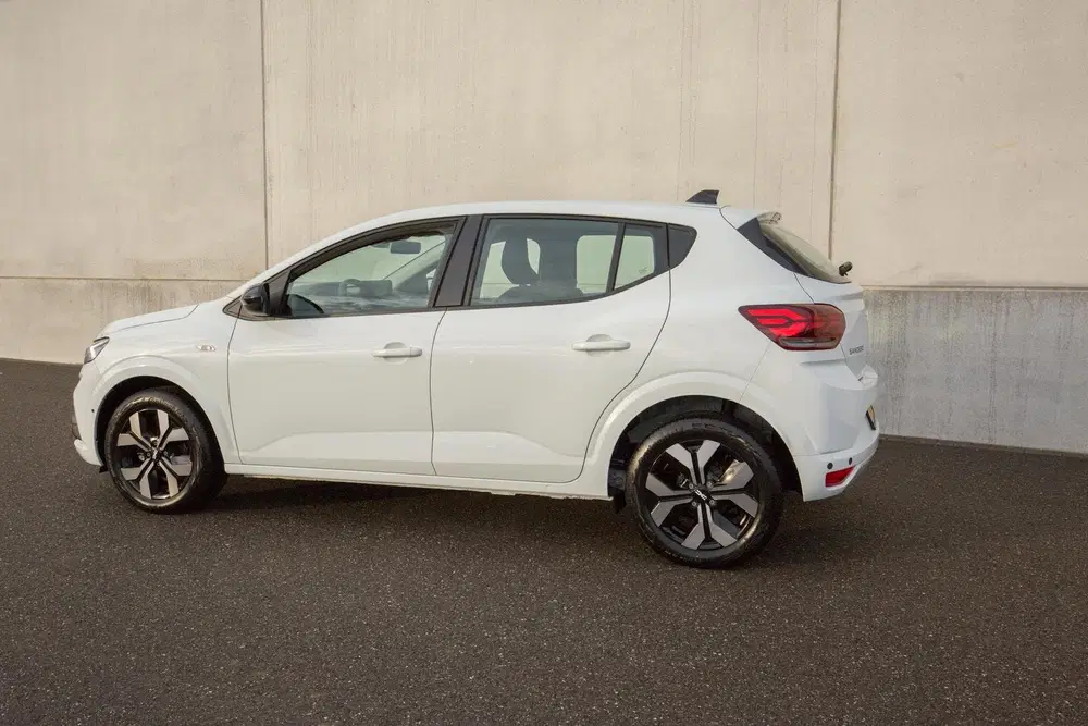 Dacia Sandero 1.0 TCe 90 Journey uit 2025, foto 4