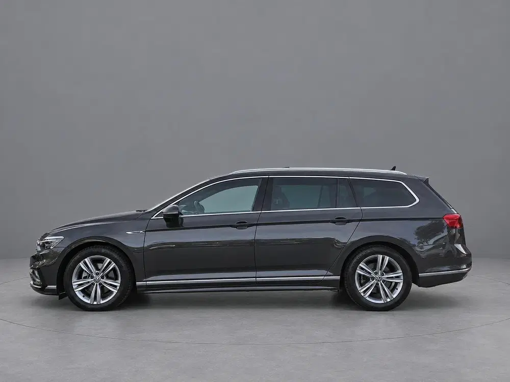 Volkswagen Passat 1.5 TSI R-Line uit 2023, foto 2
