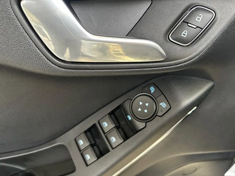 Ford Fiesta 1.0 EcoBoost Hybrid Titanium uit 2023, foto 11