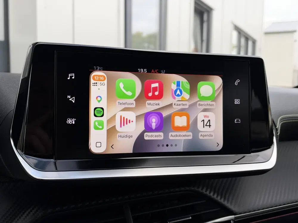 Peugeot 208 1.2 PureTech GT Automaat uit 2023, foto 13