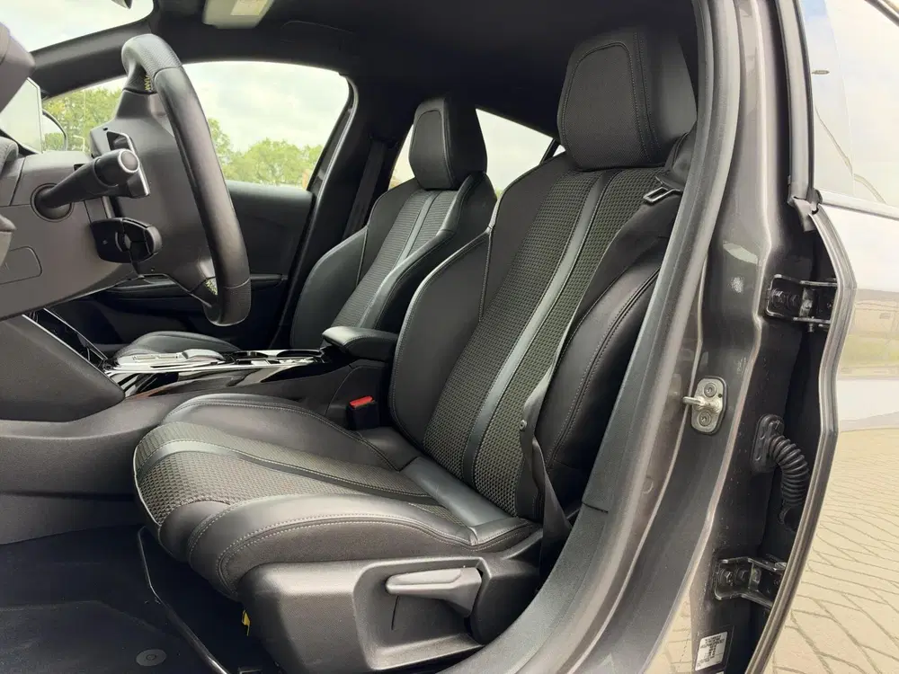 Peugeot 208 1.2 PureTech GT Automaat uit 2023, foto 5