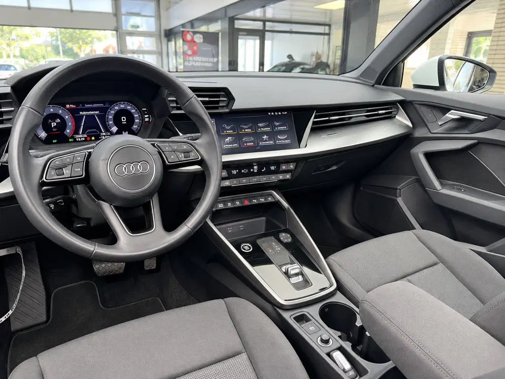 Audi A3 40 TFSI e Edition uit 2021, foto 2