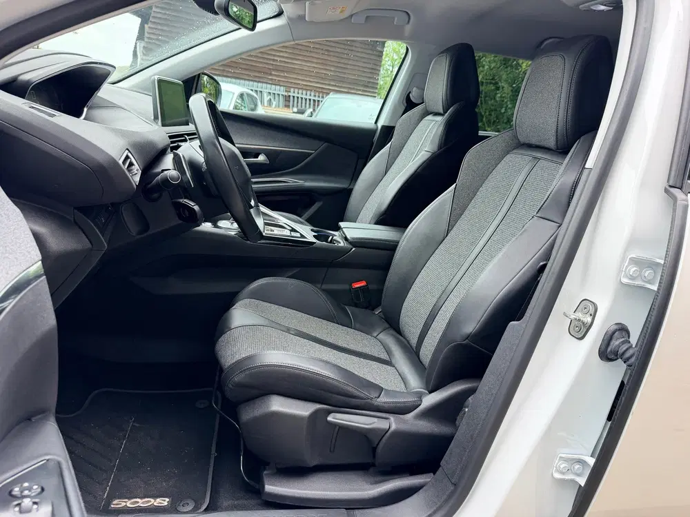 Peugeot 5008 1.2 PureTech Blue Lease Premium uit 2019, foto 4