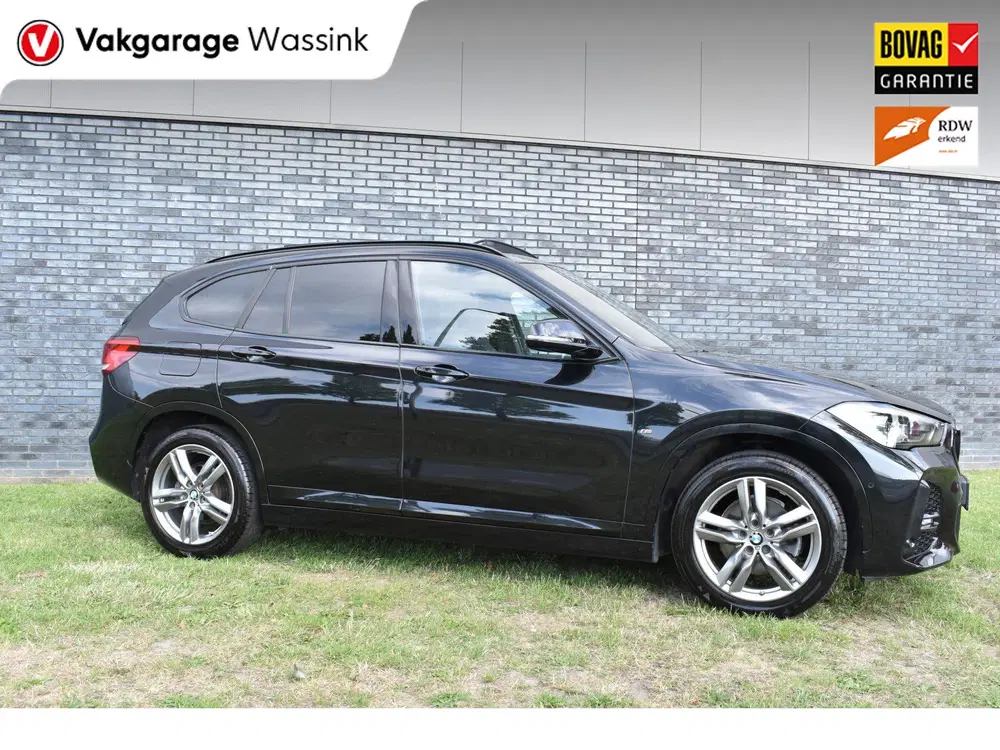 BMW X1 sDrive18i M-Pakket Carplay uit 2022