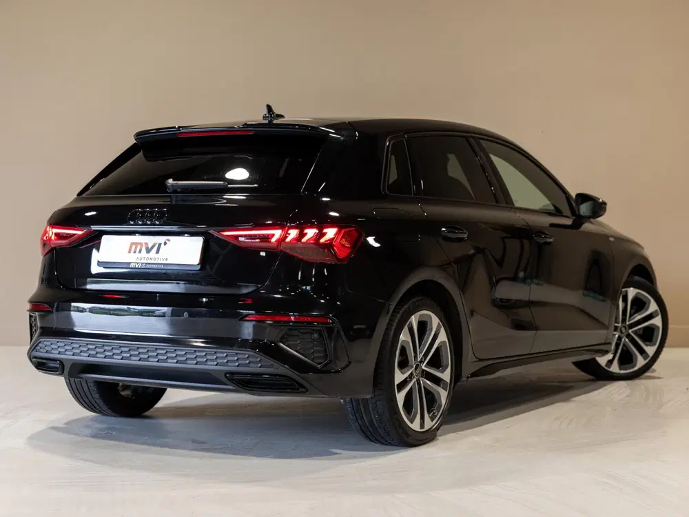Audi A3 30 TFSI S-Line edition uit 2020, foto 2