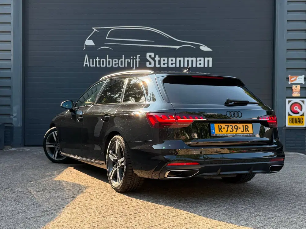 Audi A4 35 TFSI S edition uit 2022, foto 11