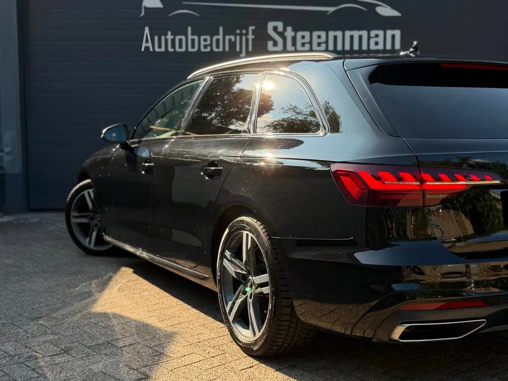 Audi A4 35 TFSI S edition uit 2022, foto 12