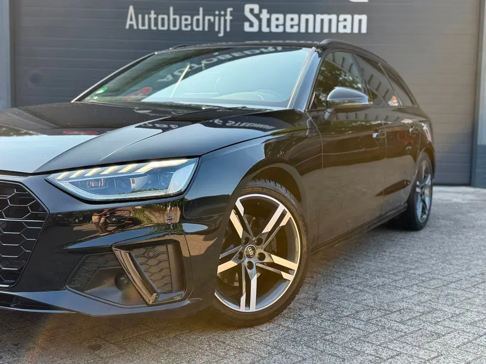 Audi A4 35 TFSI S edition uit 2022, foto 5
