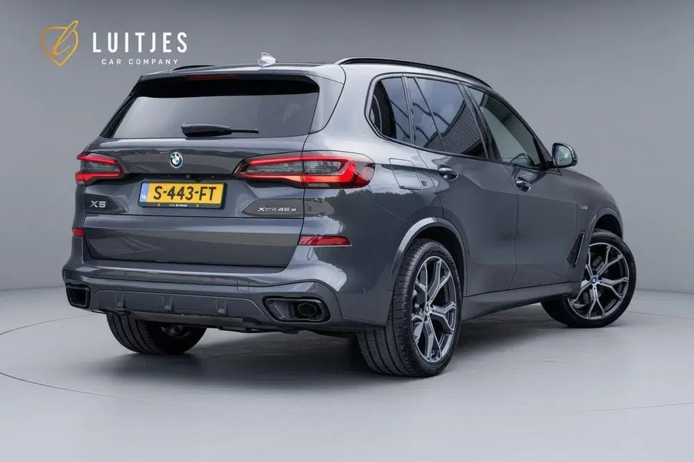 BMW X5 xDrive45e M-Sport Dravitgrau uit 2022, foto 2