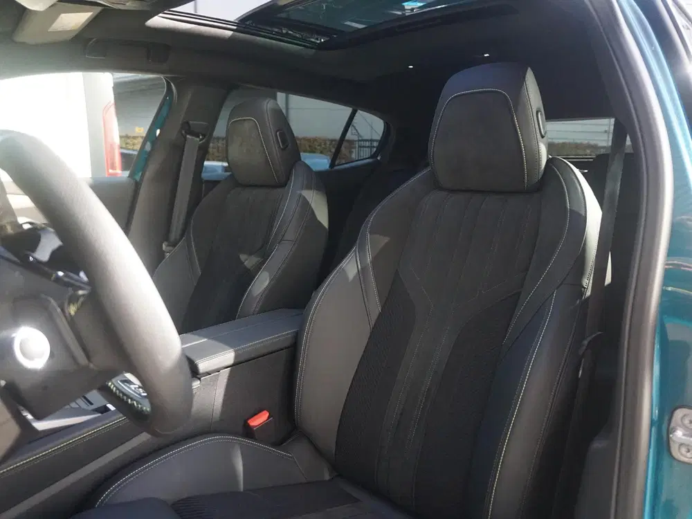 Peugeot 408 GT Avantage 58 kWh Panoramadak uit 2025, foto 13