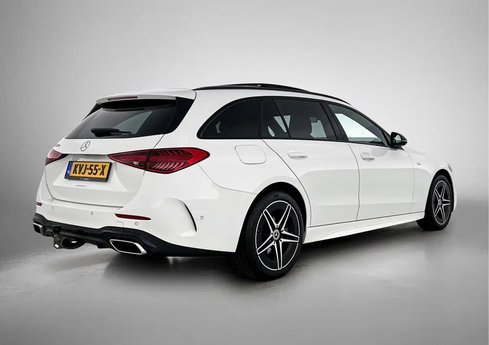 Mercedes-Benz C-Klasse 300 e AMG Plug-In Hybride uit 2025, foto 2