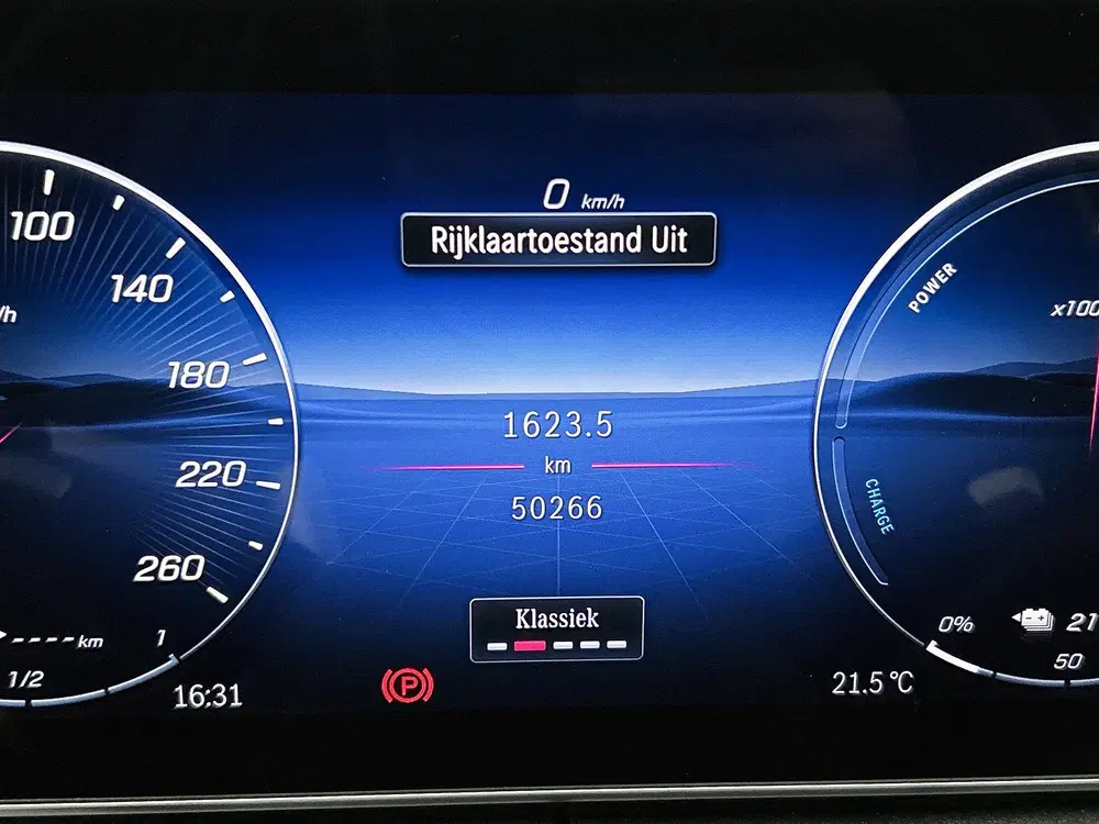 Mercedes-Benz C-Klasse 300 e AMG Plug-In Hybride uit 2025, foto 6