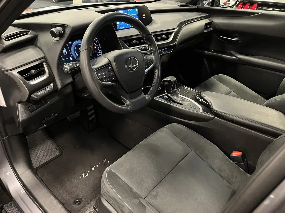 Lexus UX 250h Hybrid uit 2020, foto 14
