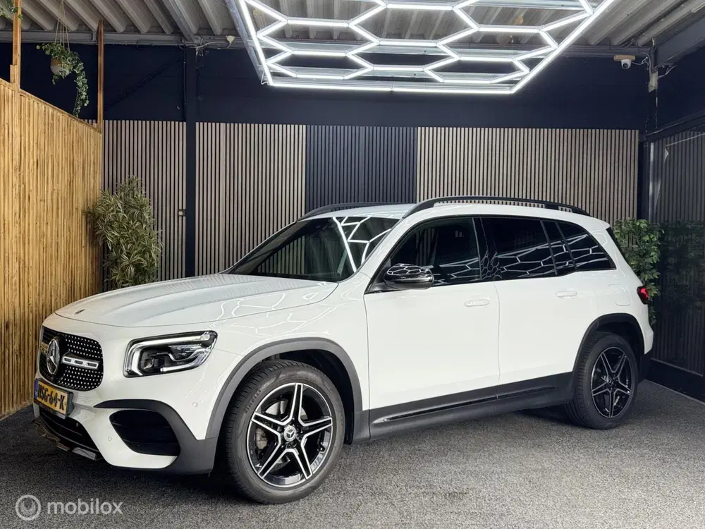 Mercedes-Benz GLB Mercedes GLB 200 4MATIC AMG Line 7p. uit 2022, foto 2