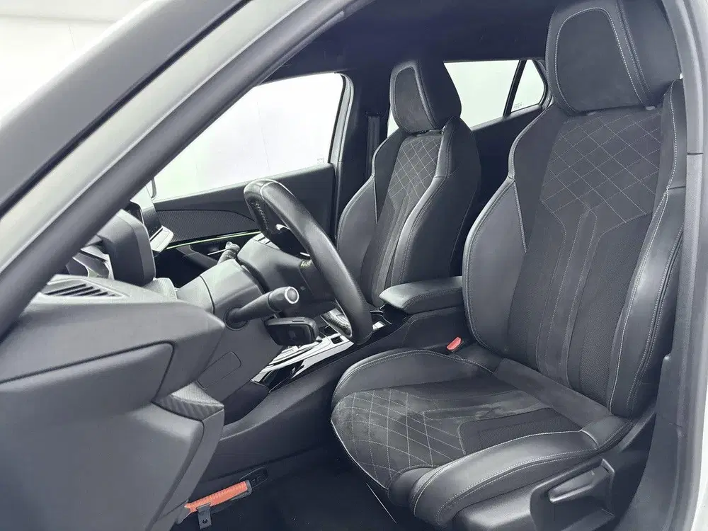 Peugeot 2008 SUV EV GT Pack 50 kWh 136pk uit 2023, foto 11