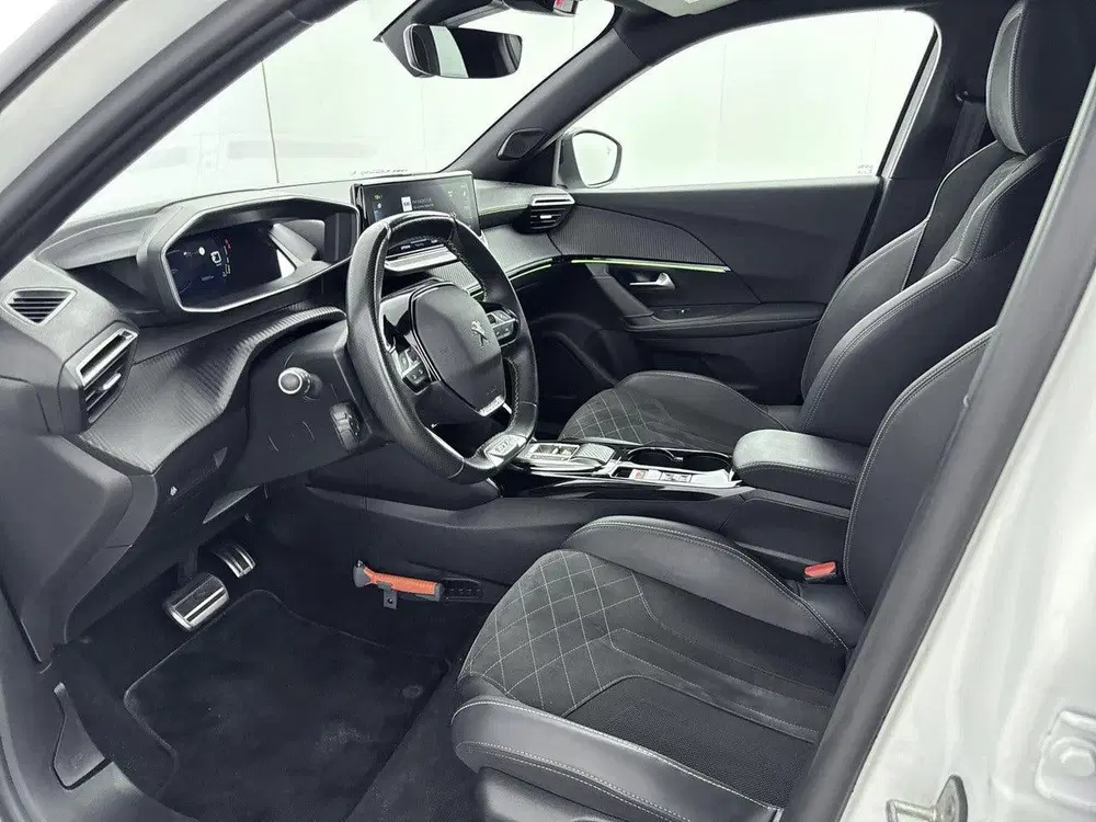Peugeot 2008 SUV EV GT Pack 50 kWh 136pk uit 2023, foto 12