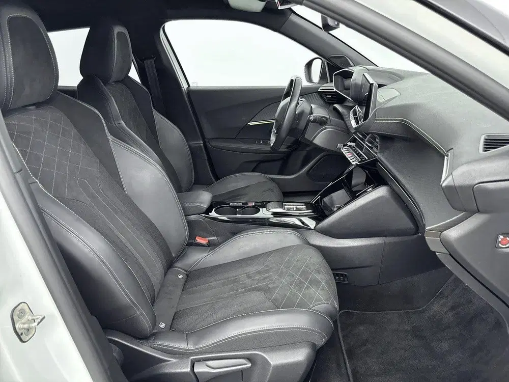 Peugeot 2008 SUV EV GT Pack 50 kWh 136pk uit 2023, foto 15