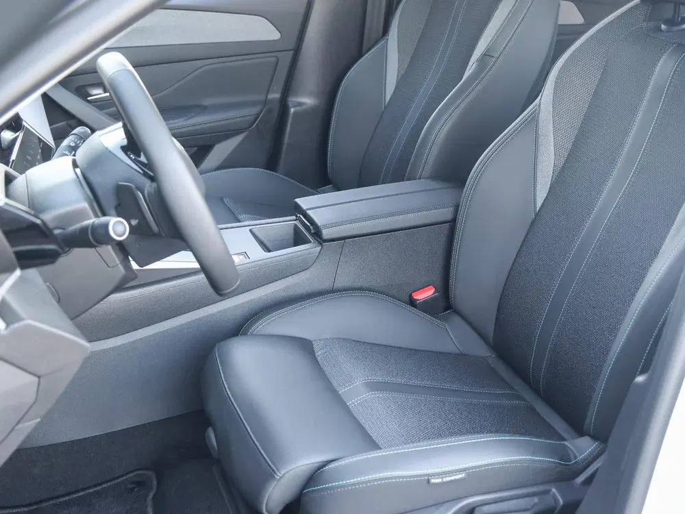 Peugeot 408 1.2 Hybrid 145 e-DCS6 Allure Demo deal uit 2025, foto 12