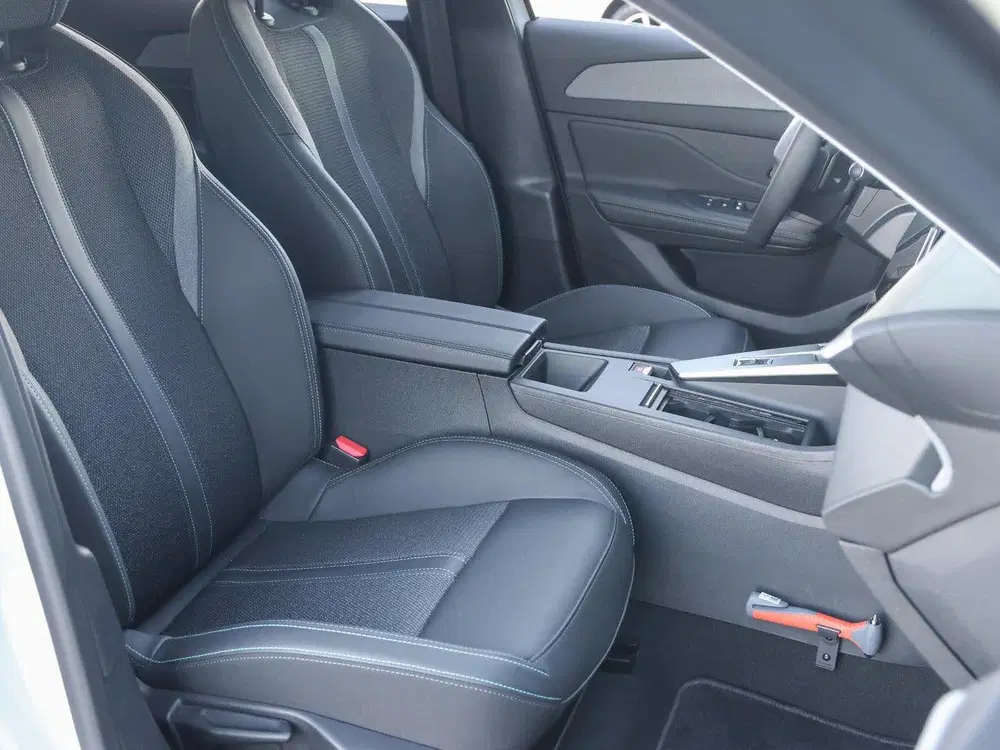 Peugeot 408 1.2 Hybrid 145 e-DCS6 Allure Demo deal uit 2025, foto 9