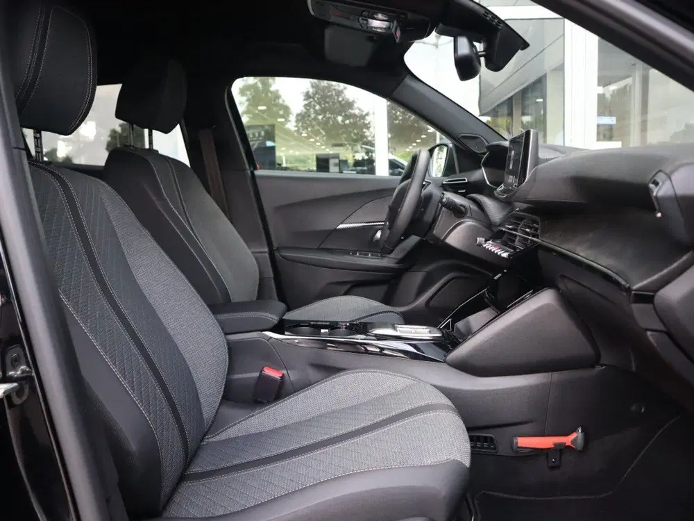 Peugeot 2008 Allure EV 50kWh 136pk uit 2025, foto 7