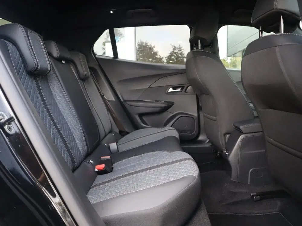 Peugeot 2008 Allure EV 50kWh 136pk uit 2025, foto 9