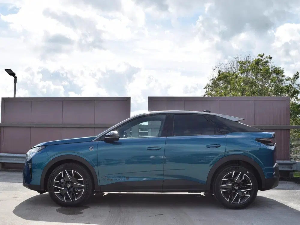 Peugeot 3008 1.2 Hybrid 145 GT Exclusive LEDEREN BEKLED uit 2026, foto 2
