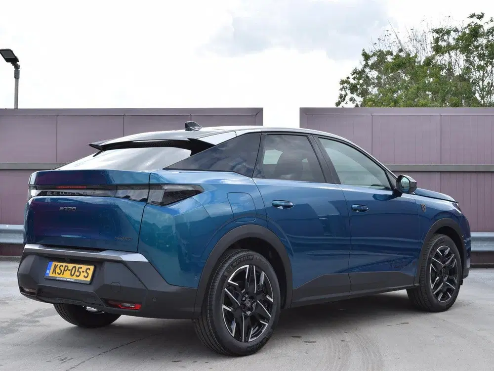 Peugeot 3008 1.2 Hybrid 145 GT Exclusive LEDEREN BEKLED uit 2026, foto 3