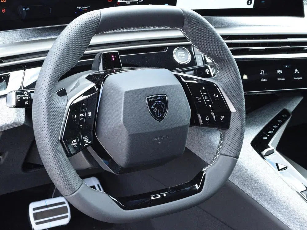 Peugeot 3008 1.2 Hybrid 145 GT Exclusive LEDEREN BEKLED uit 2026, foto 6