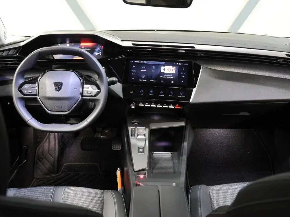 Peugeot 408 1.2 Hybrid Allure 145PK uit 2025, foto 13