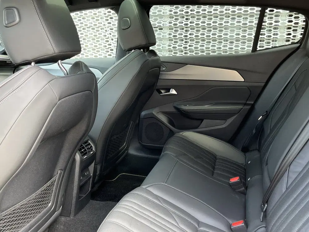 Peugeot 408 e-408 GT Exclusive 58 kWh uit 2026, foto 14