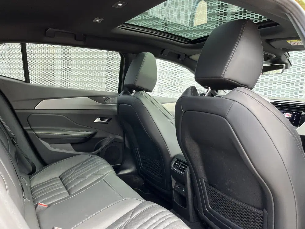 Peugeot 408 e-408 GT Exclusive 58 kWh uit 2026, foto 15