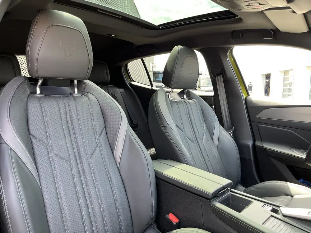 Peugeot 408 e-408 GT Exclusive 58 kWh uit 2026, foto 9