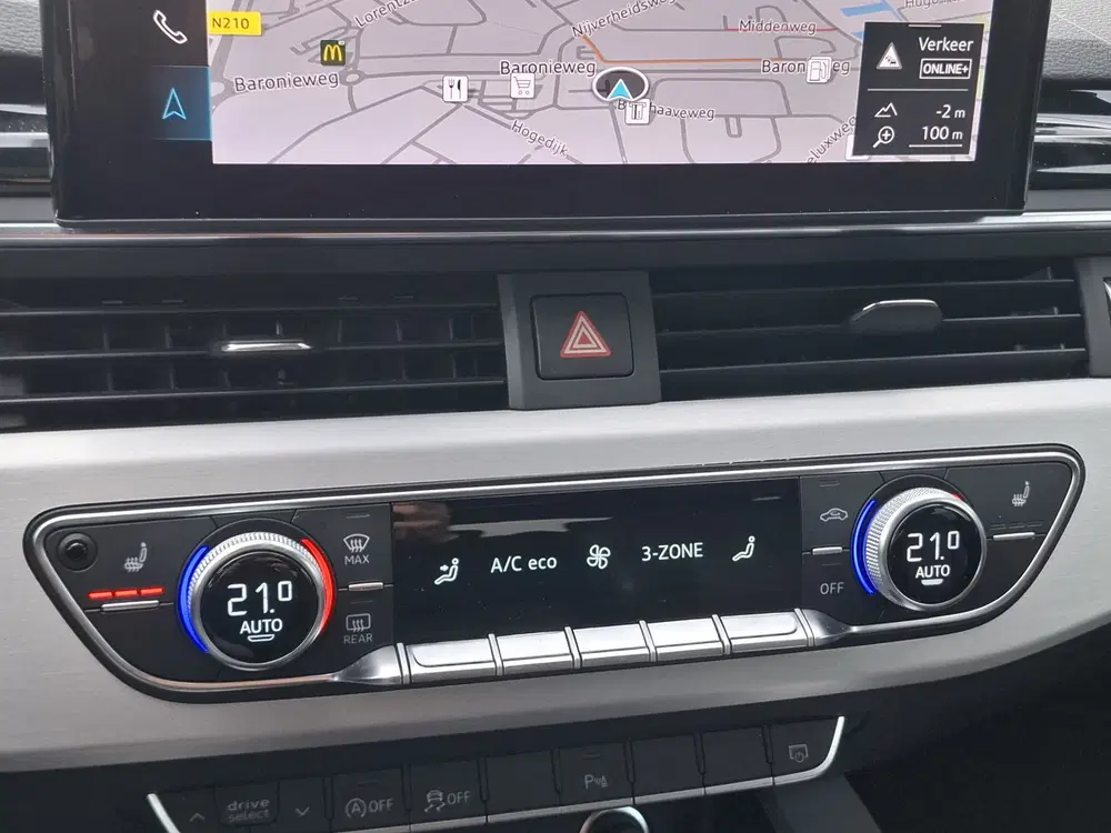 Audi A4 35 TFSI S-line edition Competition uit 2024, foto 7