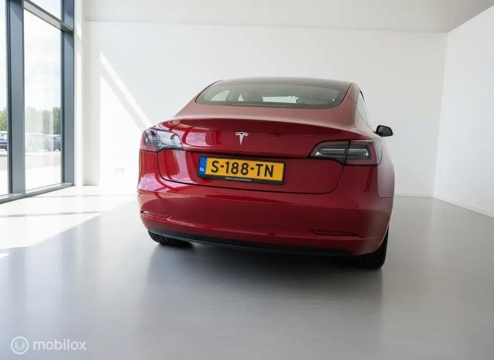 Tesla Model 3 RWD 60 kWh LFP uit 2023, foto 9