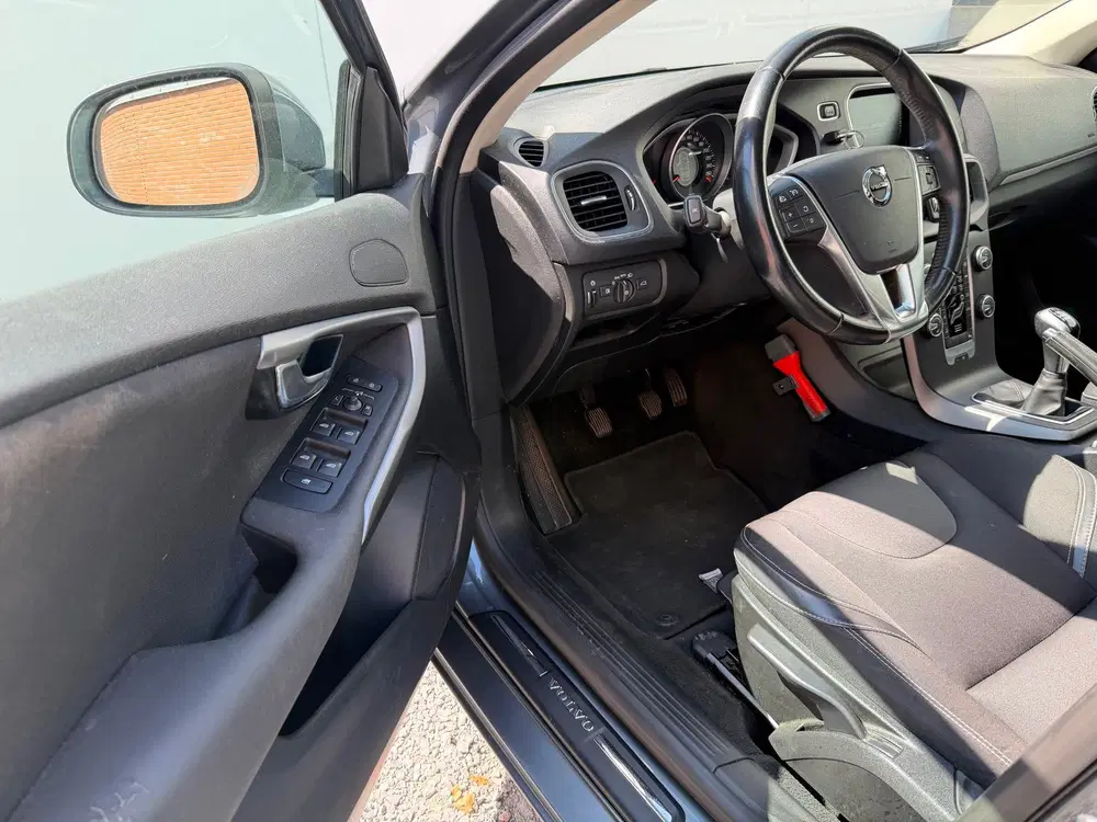 Volvo V40 2.0 T2 uit 2019, foto 3