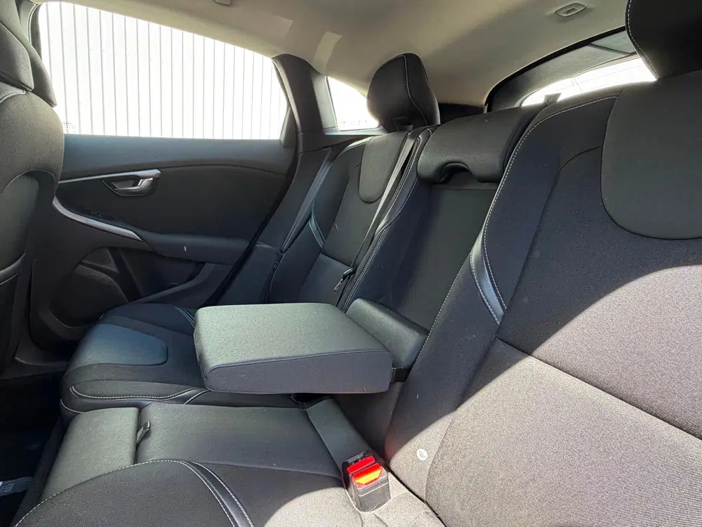 Volvo V40 2.0 T2 uit 2019, foto 9