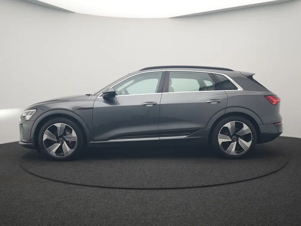 Audi Q8 e-tron 55 quattro S Line 114 kWh Dealer O.H uit 2023, foto 2