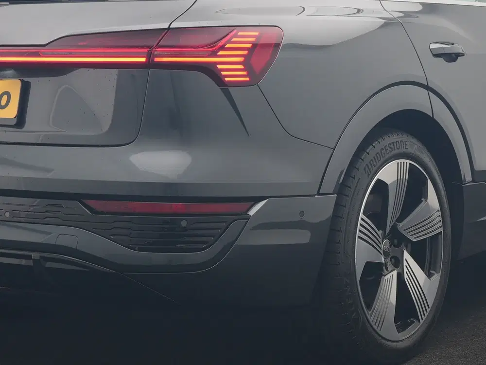 Audi Q8 e-tron 55 quattro S Line 114 kWh Dealer O.H uit 2023, foto 9