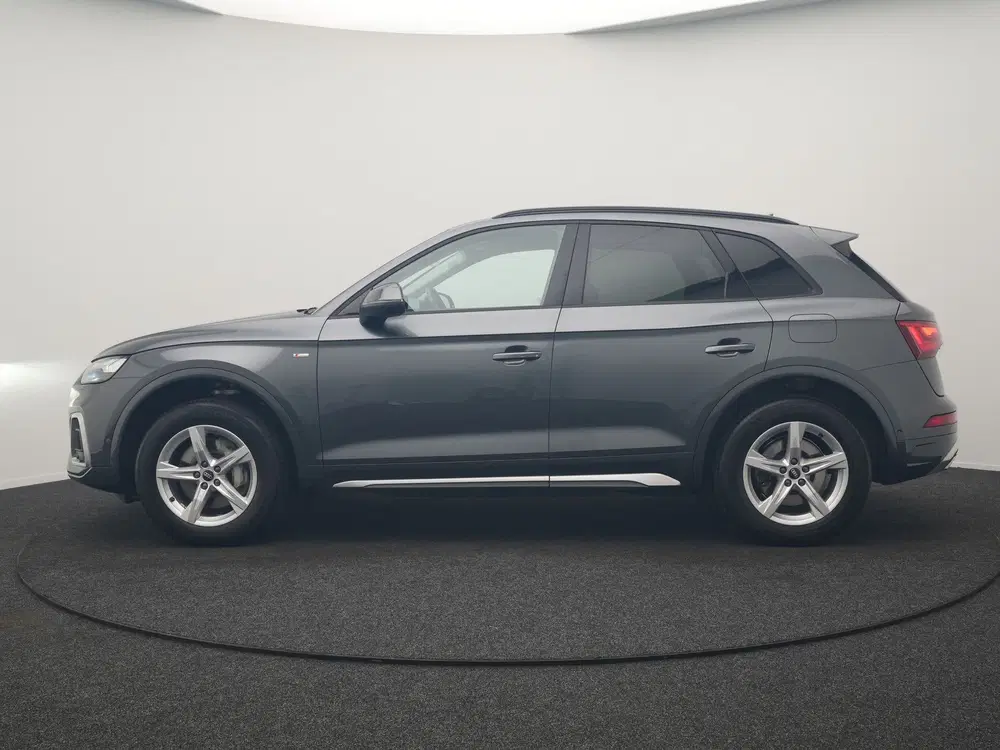 Audi Q5 55 TFSI e S Line PHEV 367pk Dealer O.H uit 2022, foto 2