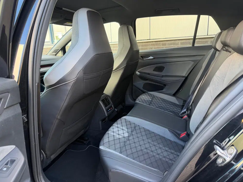 Volkswagen Golf 1.5 eTSI R-Line uit 2020, foto 9