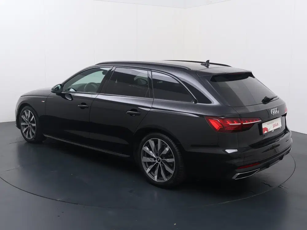 Audi A4 35 TFSI S edition Competition uit 2022, foto 4